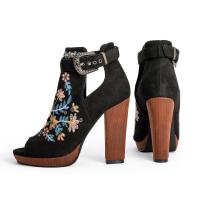 Microfiber PU Cuir synthétique & Suede Chaussures à talons hauts Broder Floral Noir Paire