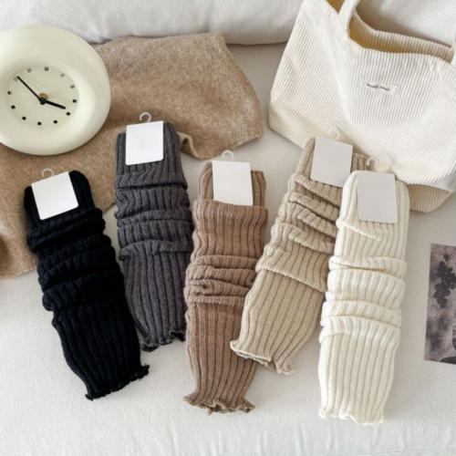 Solid color knitted socks for girls JK wind autumn and winter calf warm long piled socks 2024 new