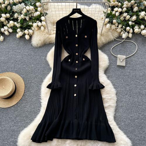 Women's All-match High-end V-neck Metal Buckle Slim-fit Slimming Ruffled Knit Dress