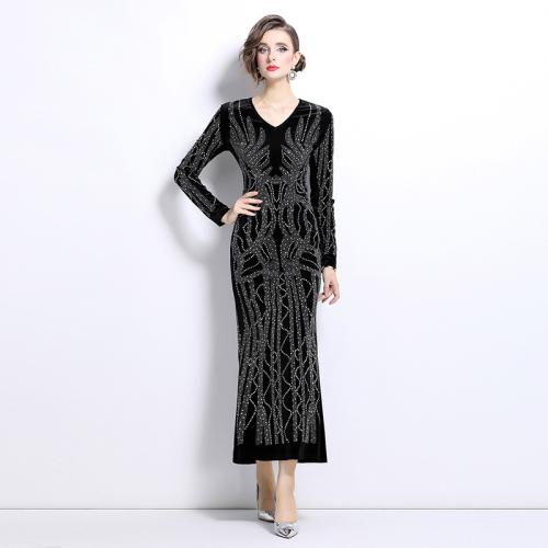 New women's temperament hot drilling beads long sleeve V-neck velvet hip dress