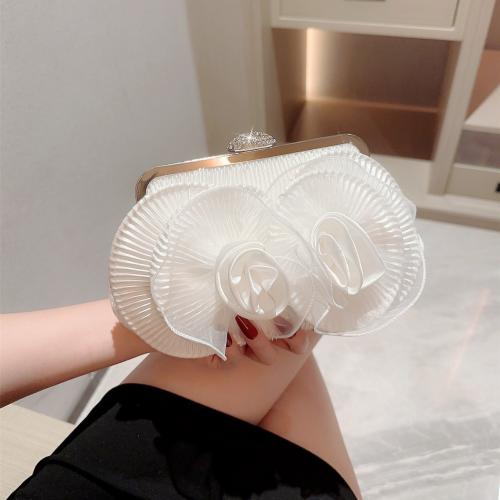 Hot Selling White Bag Flower Clutch Bag Dress Chain Bag