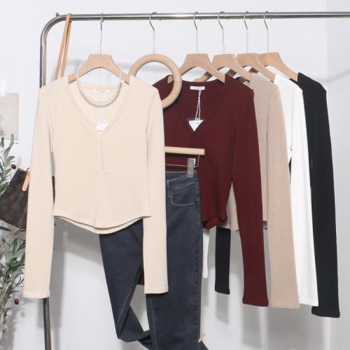 V-neck T-shirt bottoming shirt autumn and winter long sleeve slim curved short top