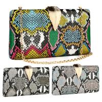 PU Cuir Sac d’embrayage motif de peau de serpent plus de couleurs pour le choix pièce