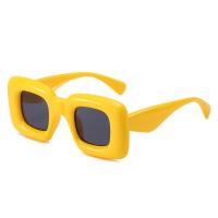 PC-Polycarbonate Sun Glasses for women & anti ultraviolet & sun protection Solid PC