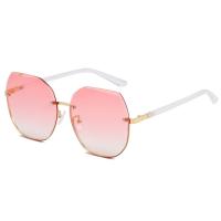 PC-Polycarbonate Easy Matching Sun Glasses for women & anti ultraviolet PC