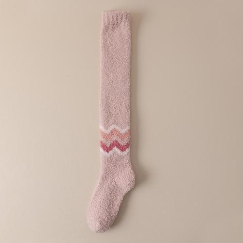 Polyester Chaussettes de genou de femmes Rayé plus de couleurs pour le choix : Paire