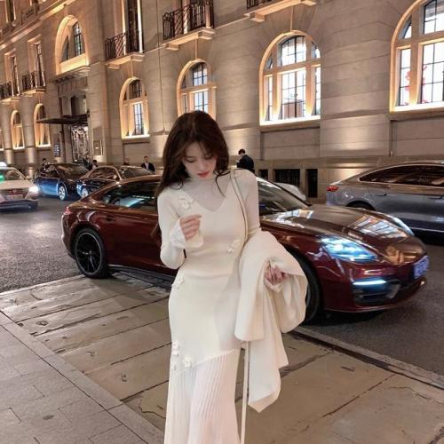 French Temperament Goddess Style High-class Good-looking White Knitted Slim-fit dress Niche Dress