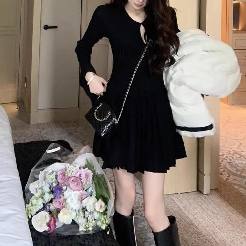 Slimming woolen dress women's autumn and winter dress French bell sleeve design pleated skirt