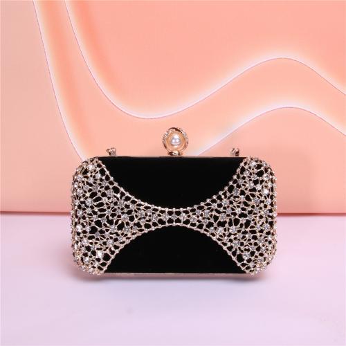 Hot Elegant Metal Hollow-out Carved Flannel Pearl Handle Dinner Party Clutch