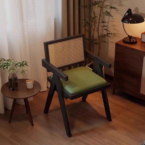 PE Plastic & Sponge & Wood & PU Leather Casual House Chair PC