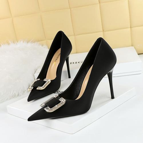 Soie & PU Cuir Chaussures à talons hauts plus de couleurs pour le choix Paire