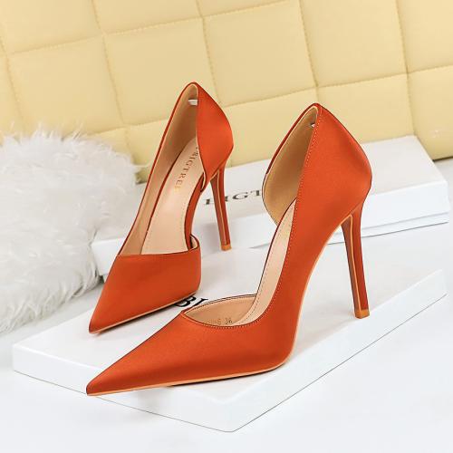 Soie & PU Cuir Chaussures à talons hauts plus de couleurs pour le choix Paire